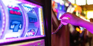 betfurry စလော့ဂိမ်း Classic Video Jackpot Slots ဂိမ်းများ Reel Spin ဖြင့် ကစားနေသောပုံ